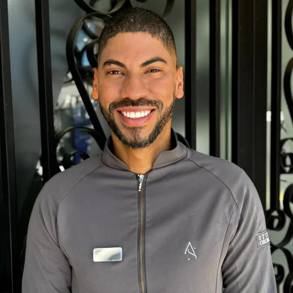 Dr. Arthur Santana — Implantodontista em Serra - ES